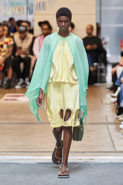 Look 24